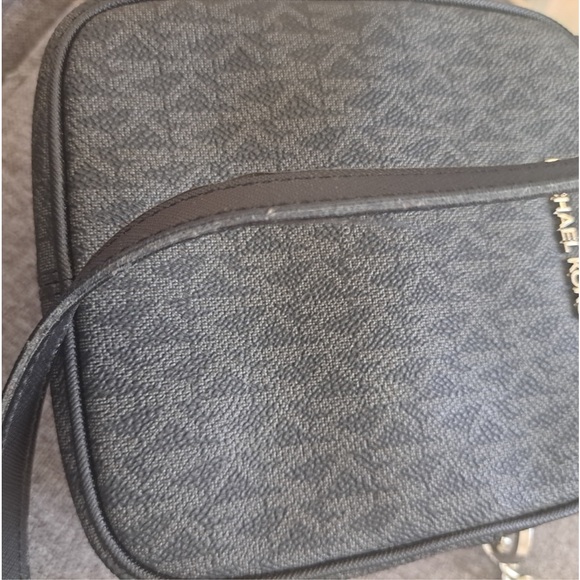 Michael Kors Jet Set Medium Flight Crossbody with silver hardware EUC - Picture 9 of 10